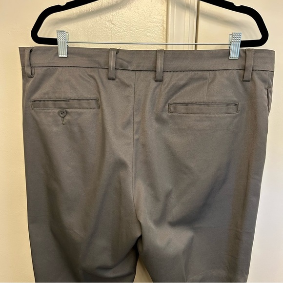Amazon Essentials Men’s Slim Fit Flat Front Dress Pants Gray Size 38x32 - Picture 9 of 10